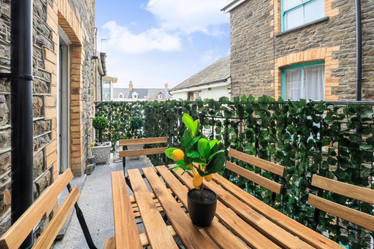 Seafront Apartment With Balcony, Parking And Sea Views Aberystwyth Ngoại thất bức ảnh